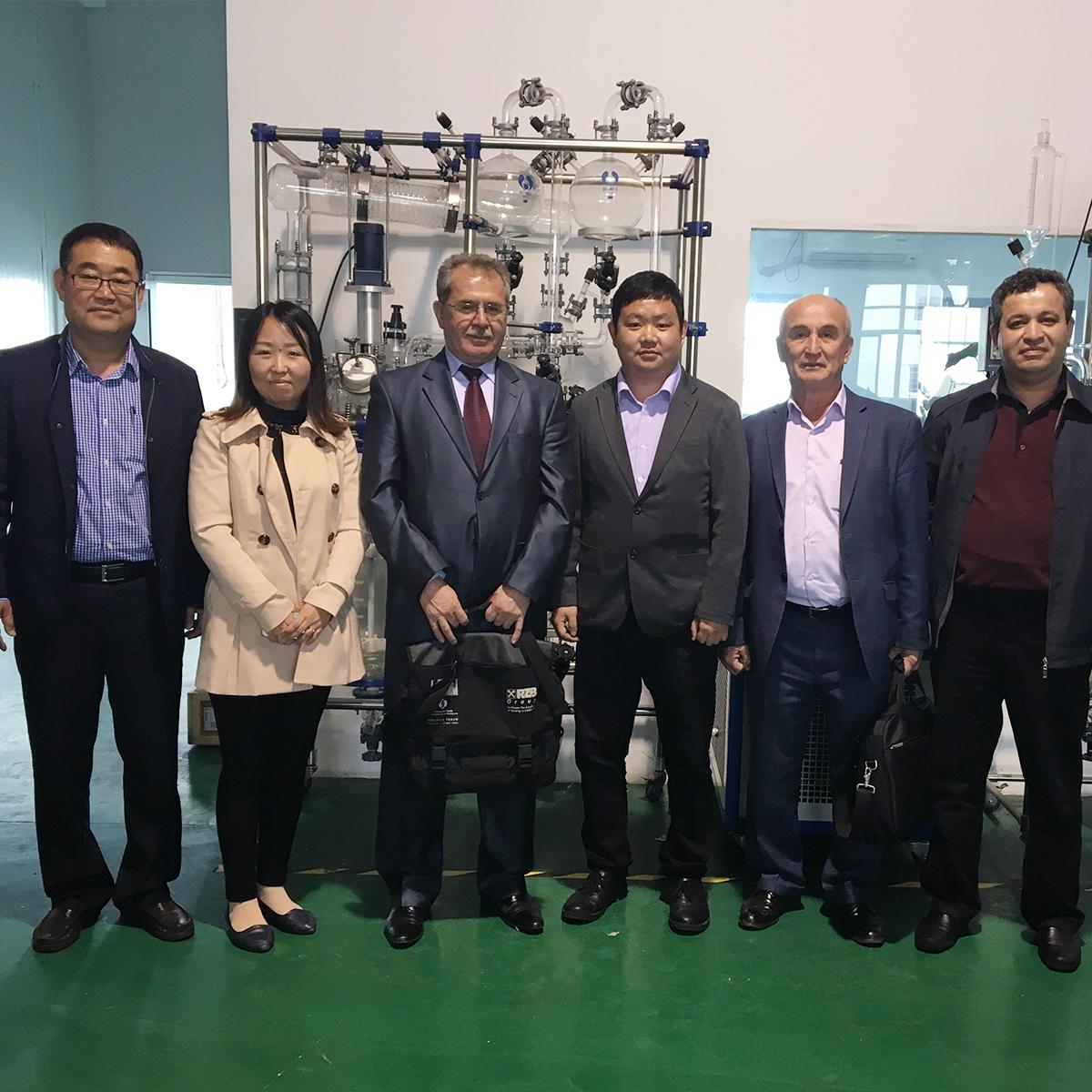 乌兹别克斯坦客户定制旋转蒸发仪